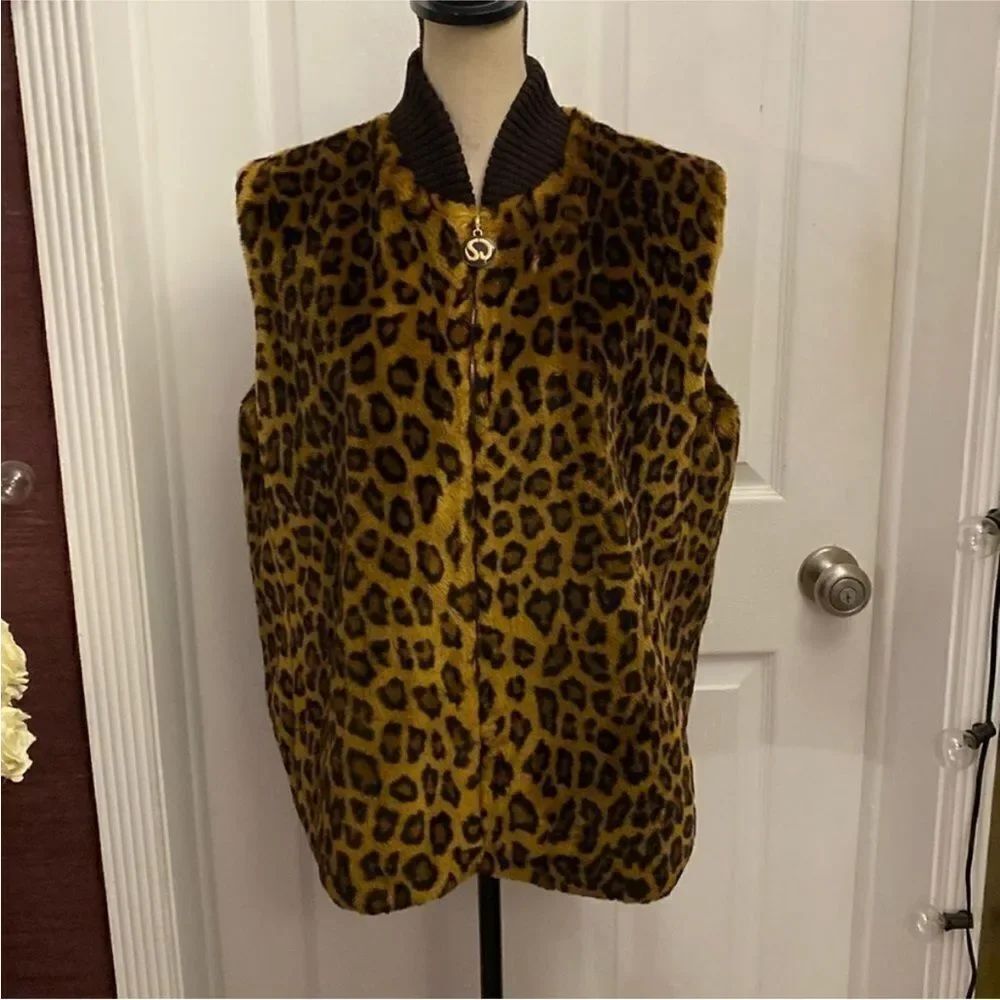 St. John Leopard Print Faux Fur Vest, M